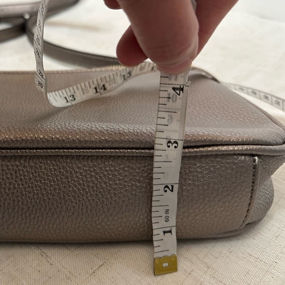 Compact Gray Crossbody Bag with Gold Accents 🤍🤍 - Picture 5 of 12